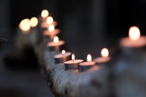wereldlichtjesdag 10 december 2023 herdenken overleden kinderen troost steun kaarsjes